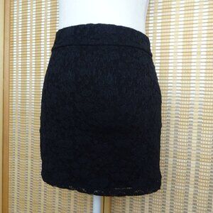 Black stretchy lace mini skirt with lining and stretchy wasitband
